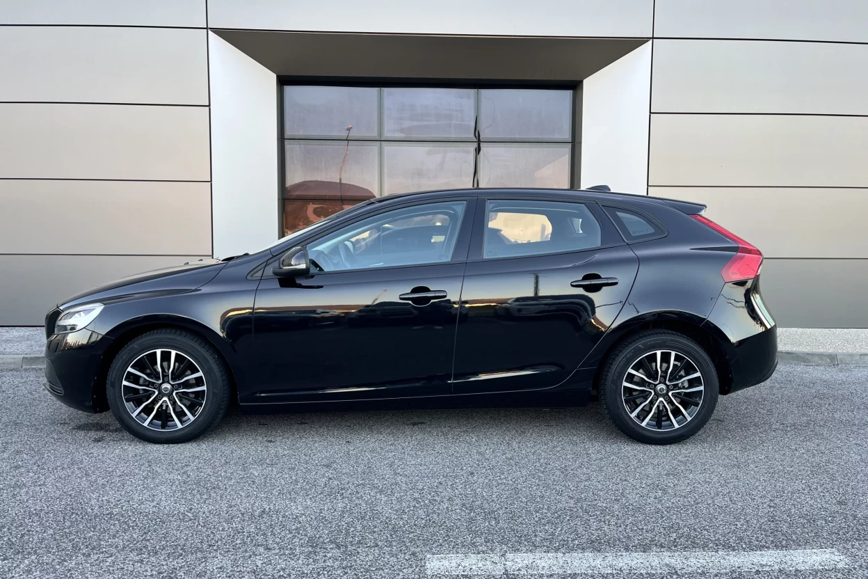 Volvo V40 D2 2.0L 120k obrázok č. 7