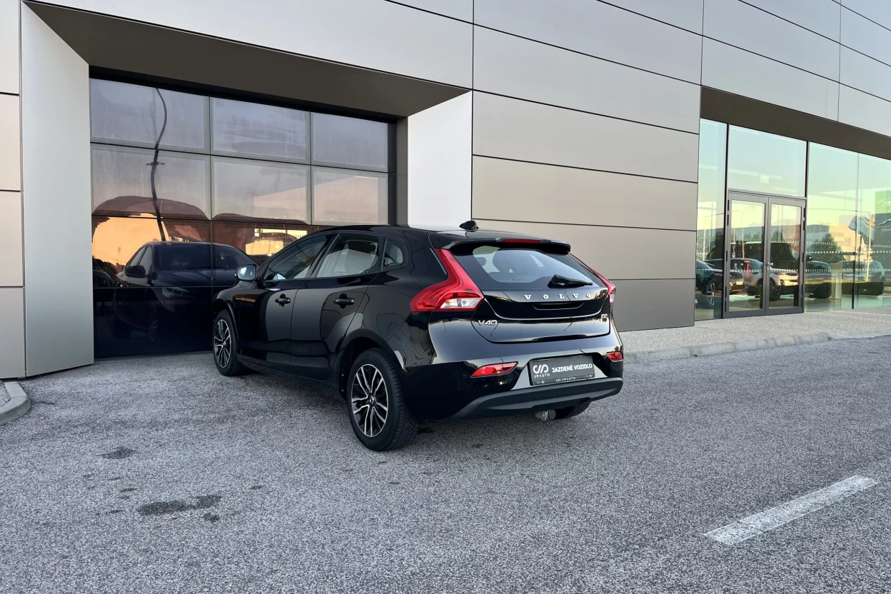 Volvo V40 D2 2.0L 120k obrázok č. 3