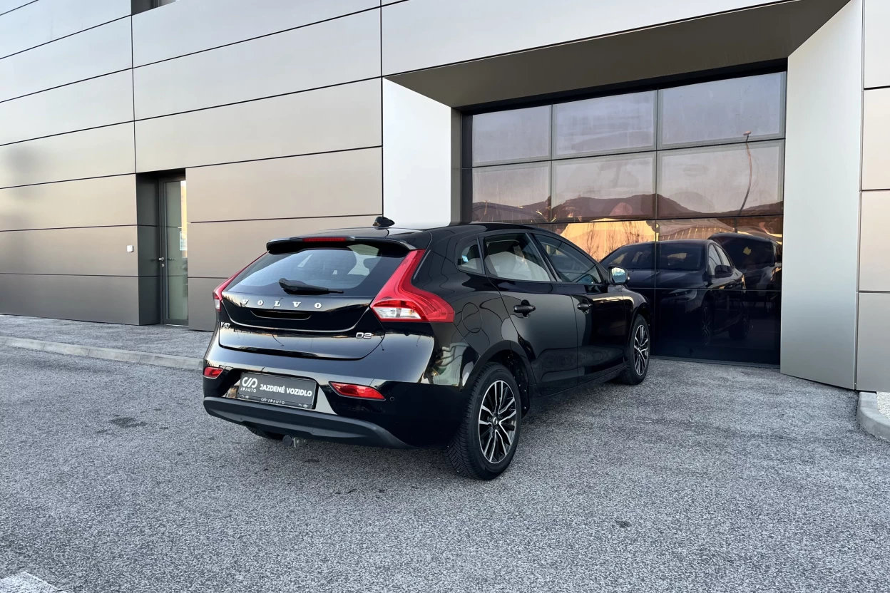 Volvo V40 D2 2.0L 120k obrázok č. 5