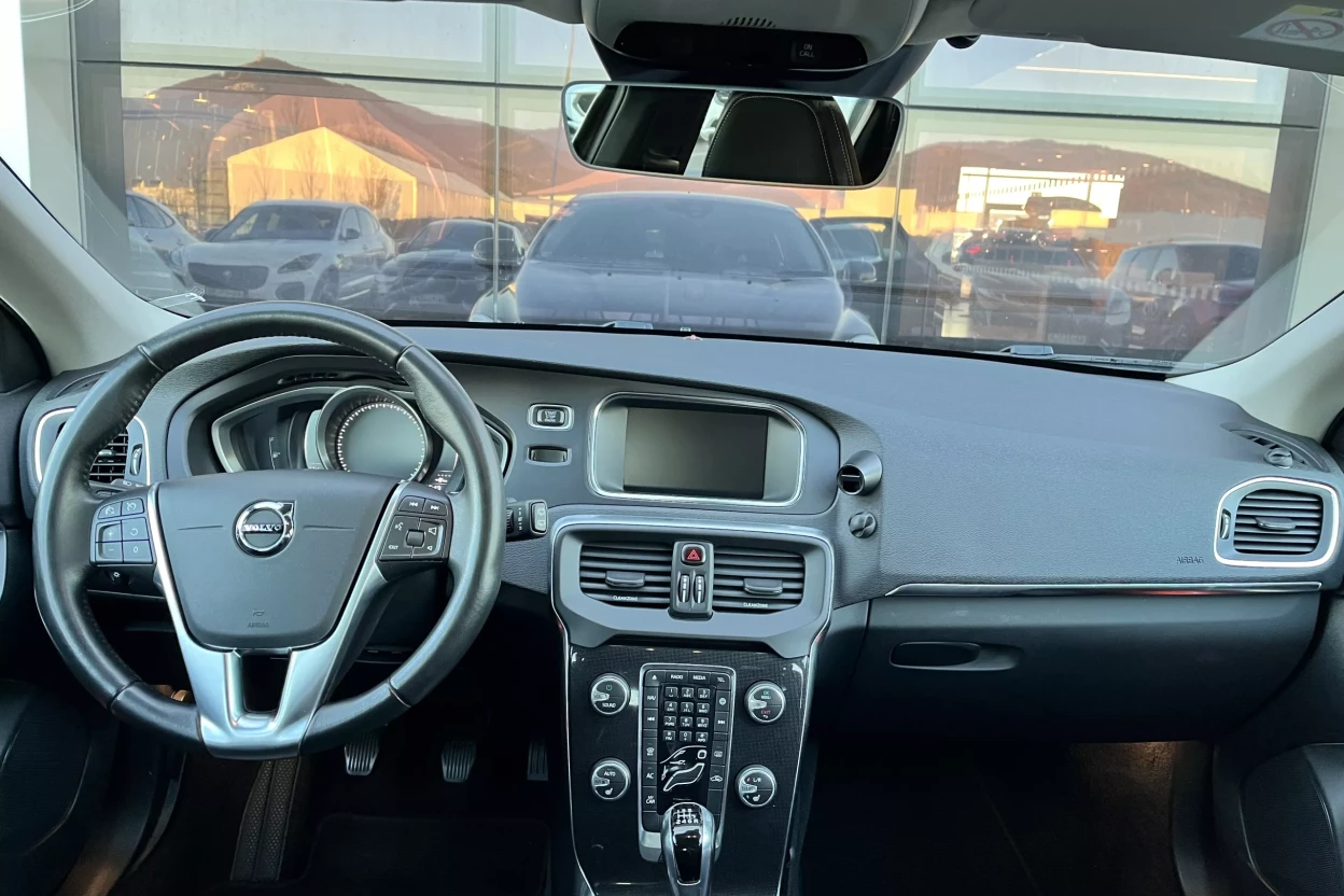 Volvo V40 D2 2.0L 120k obrázok č. 9