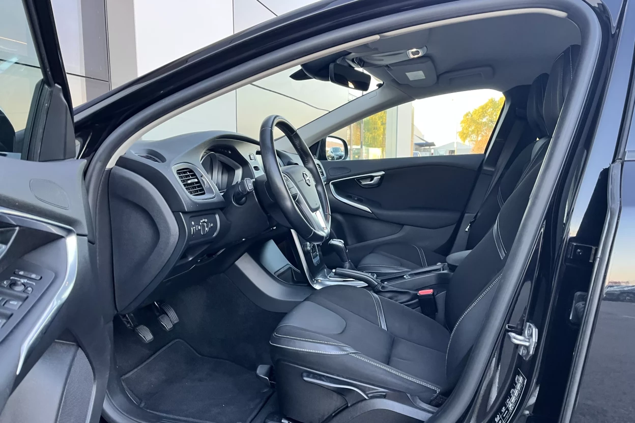 Volvo V40 D2 2.0L 120k obrázok č. 8