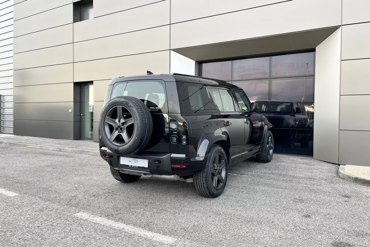 Defender 110 X-Dynamic SE D250 MHEV AWD obrázok č. 3