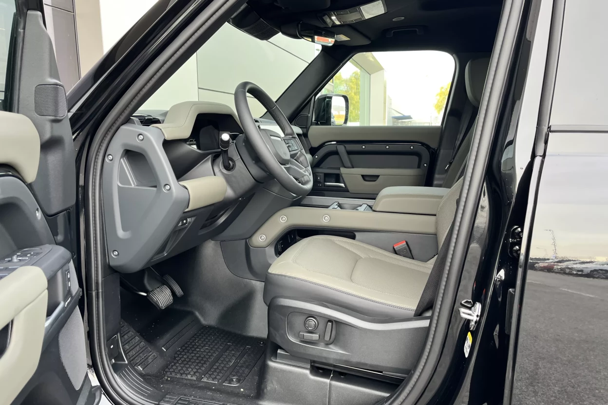 Defender 110 X-Dynamic SE D250 MHEV AWD obrázok č. 8