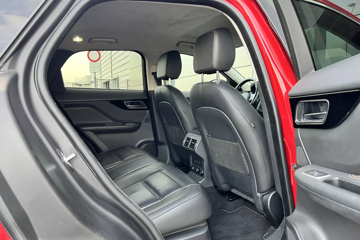 Jaguar F-Pace 2.0D I4 180k Prestige AWD A/T obrázok č. 10