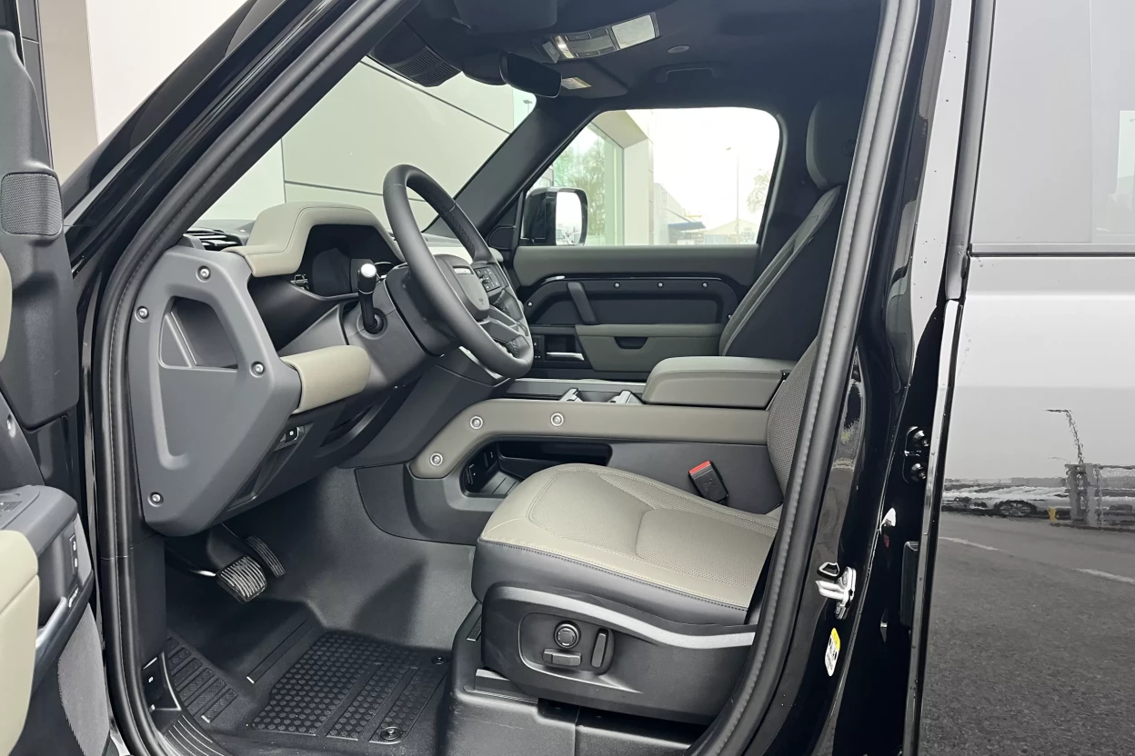 Defender 110 X-Dynamic SE D350 MHEV AWD obrázok č. 8