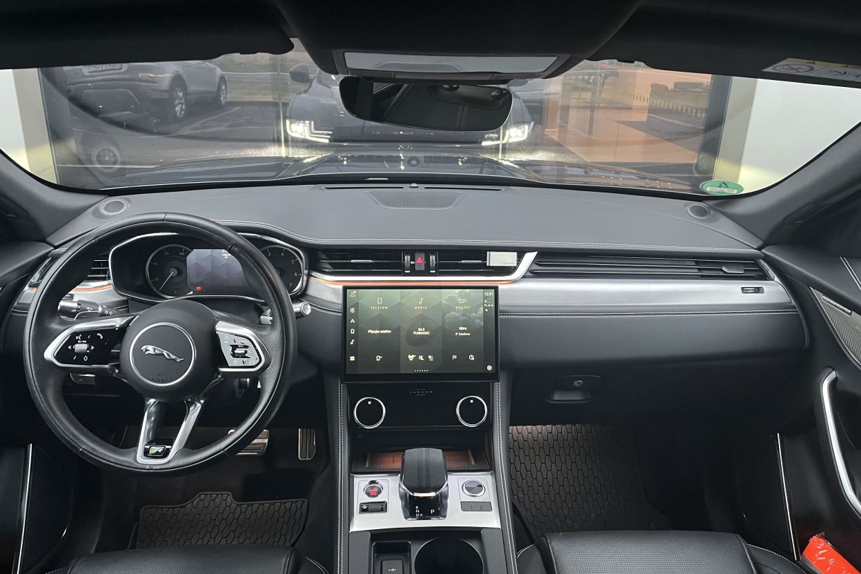 Jaguar F-Pace R-DYNAMIC SE P250 AWD MHEV obrázok č. 8