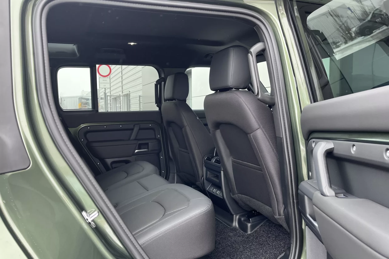 Defender 110 S D250 MHEV AWD obrázok č. 10