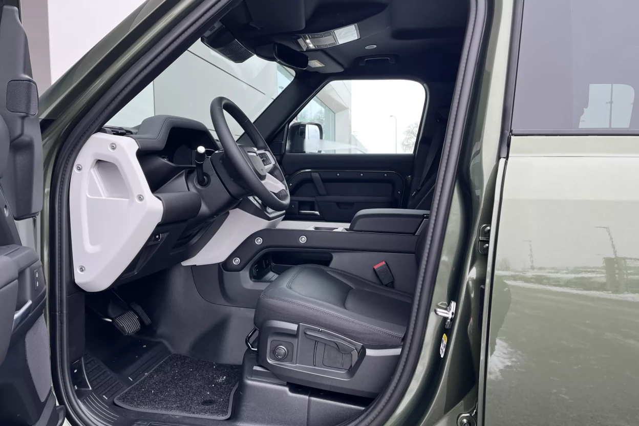 Defender 110 S D250 MHEV AWD obrázok č. 8