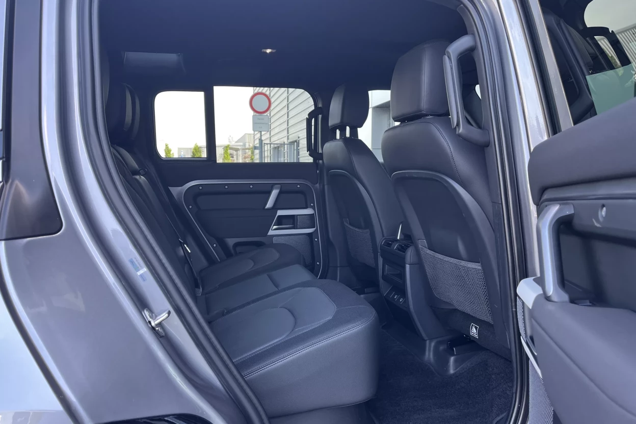 Defender 110  D300 X-Dynamic SE MHEV AWD obrázok č. 10