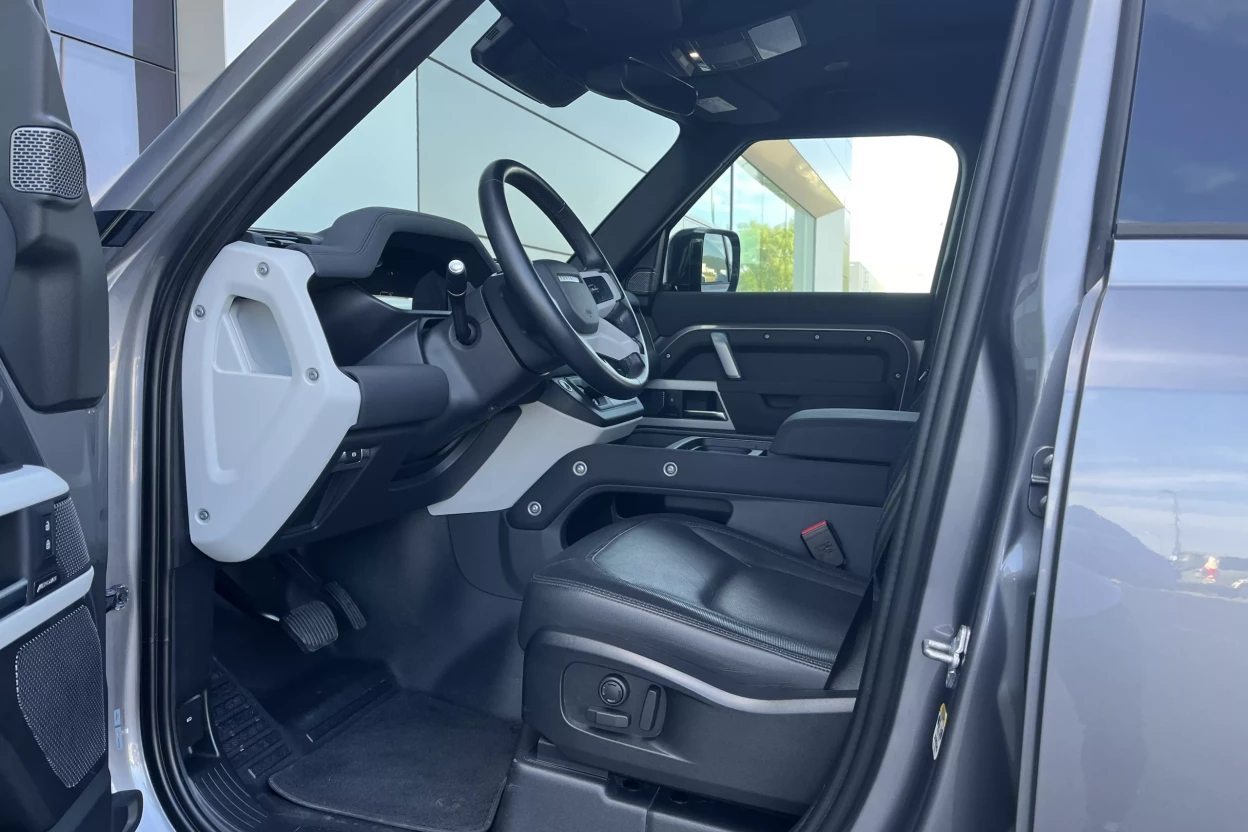 Defender 110  D300 X-Dynamic SE MHEV AWD obrázok č. 8