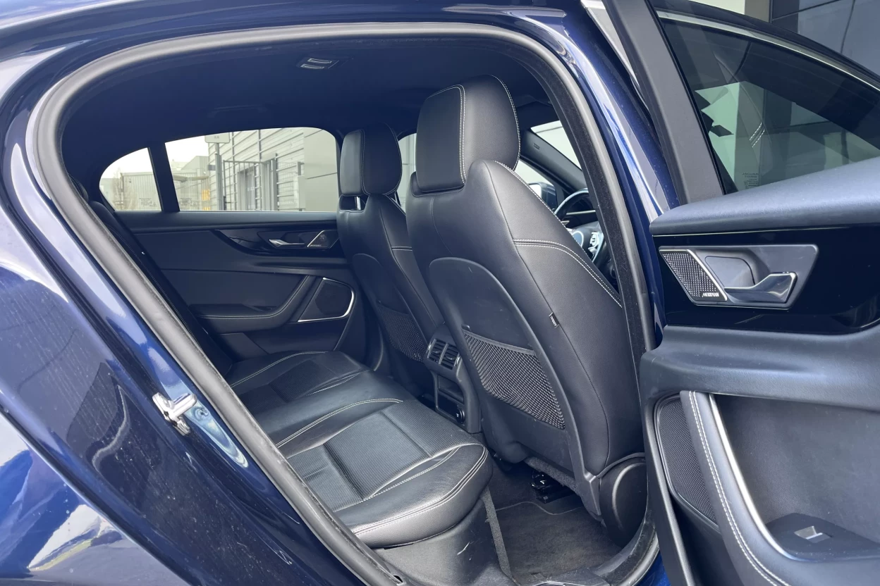 Jaguar XE R-Dynamic S 2.0D4 180PS AWD obrázok č. 10