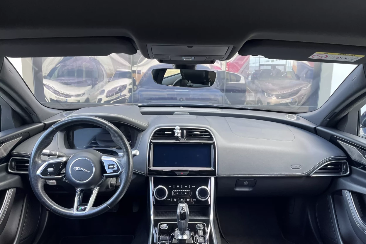 Jaguar XE R-Dynamic S 2.0D4 180PS AWD obrázok č. 9