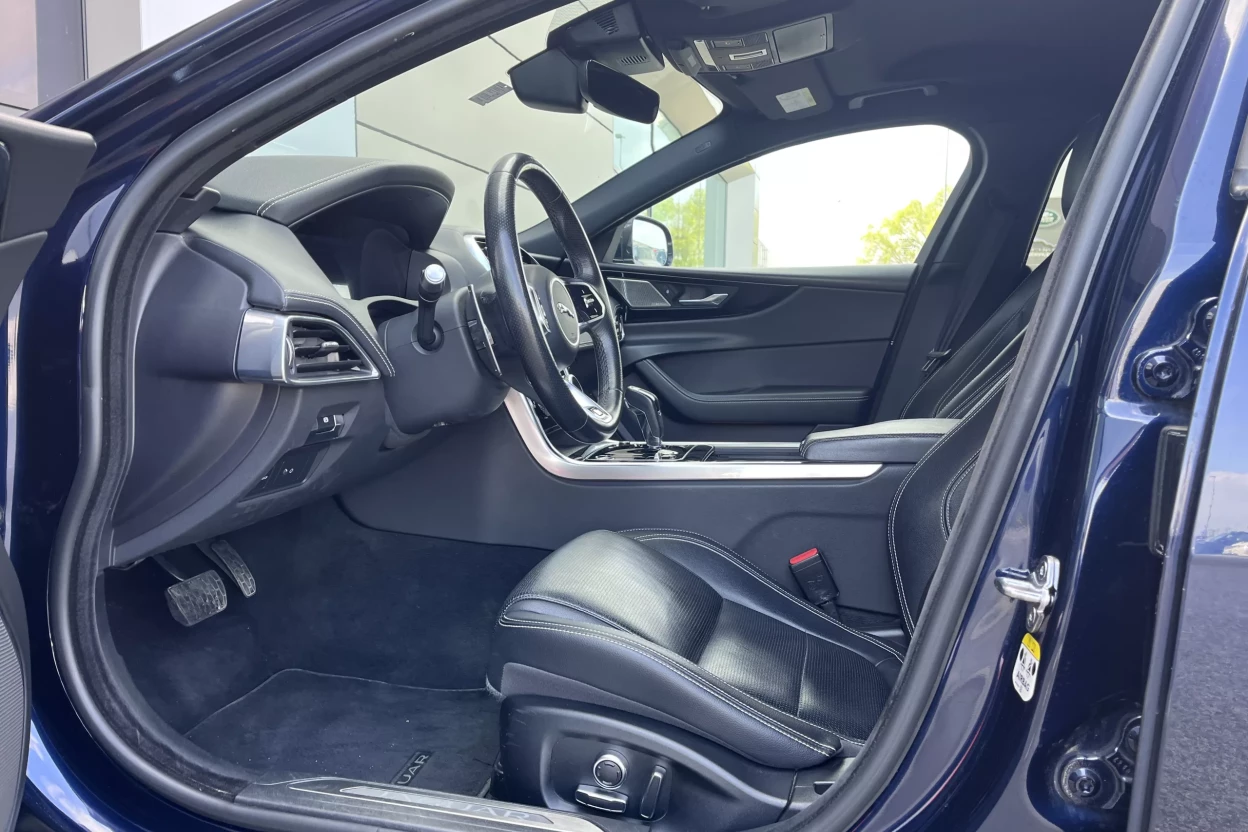 Jaguar XE R-Dynamic S 2.0D4 180PS AWD obrázok č. 8