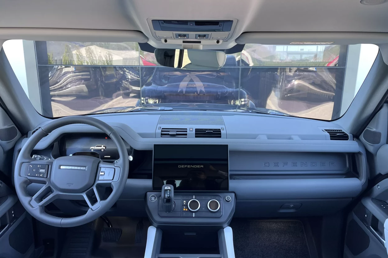 Defender 110 X-Dynamic SE D250 MHEV AWD obrázok č. 9