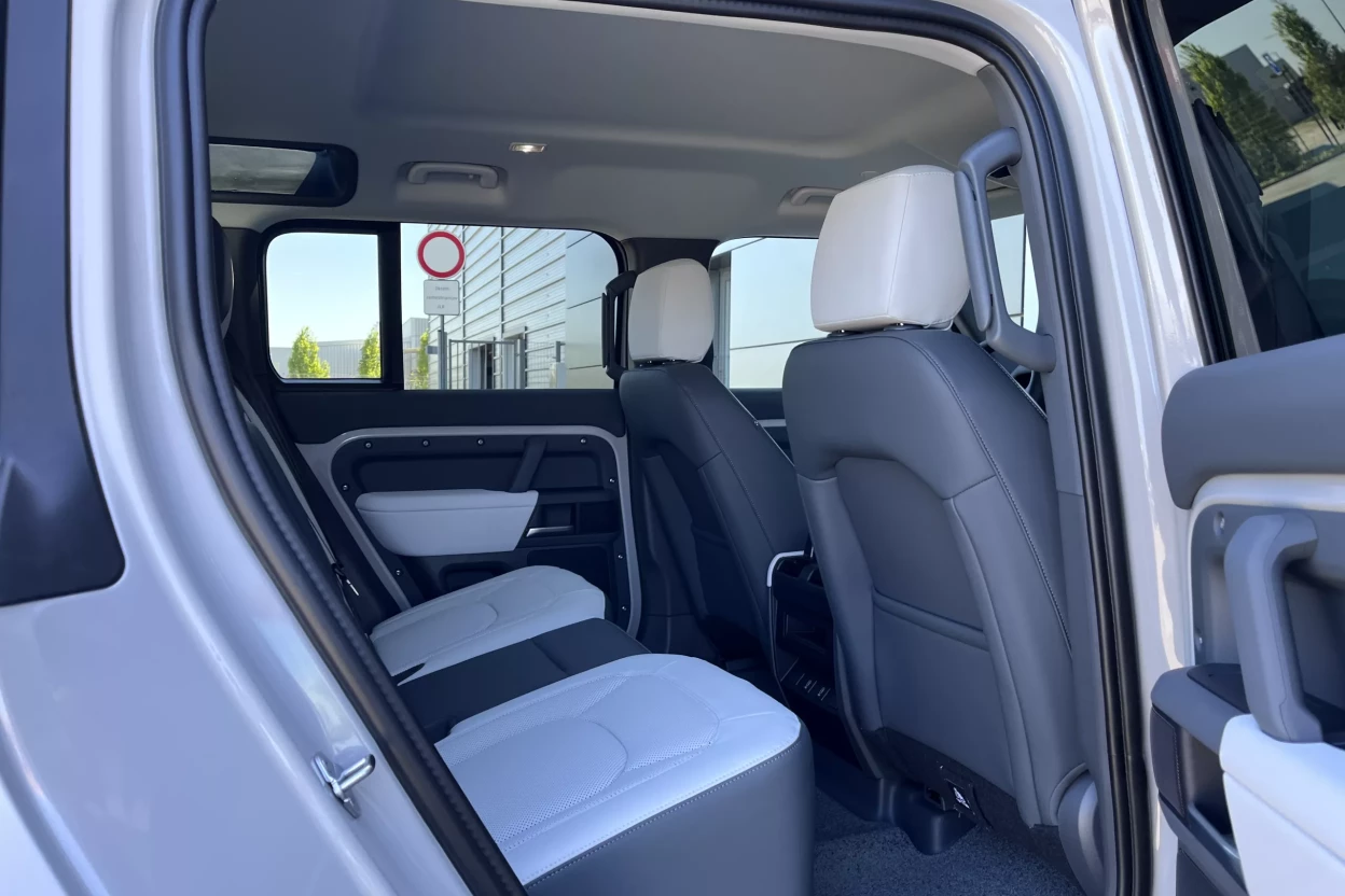 Defender 110 X-Dynamic SE D200 MHEV AWD obrázok č. 10
