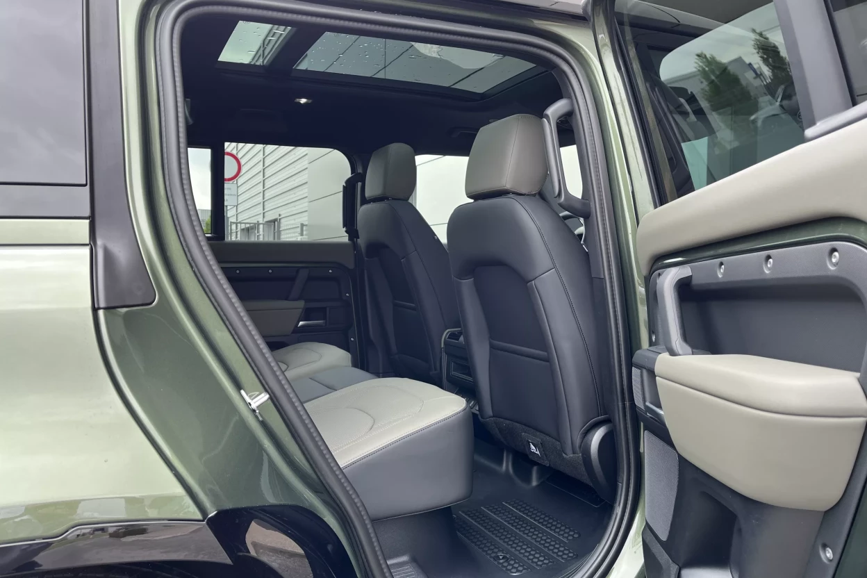 Defender 110 X-Dynamic SE D250 MHEV AWD obrázok č. 10
