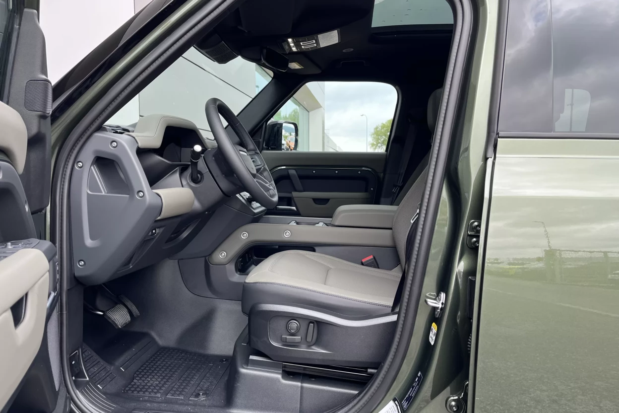 Defender 110 X-Dynamic SE D250 MHEV AWD obrázok č. 8
