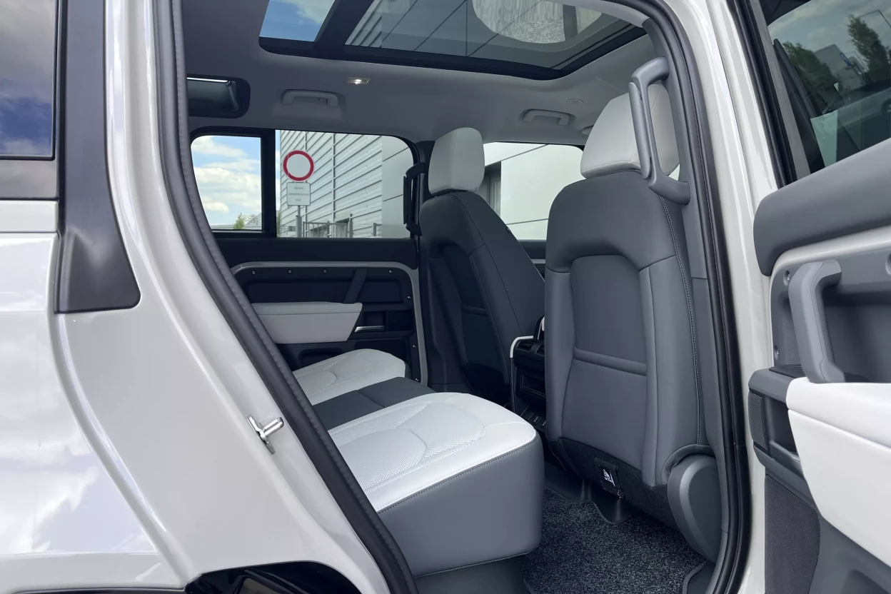 Defender 110 X-Dynamic SE D250 MHEV AWD obrázok č. 10