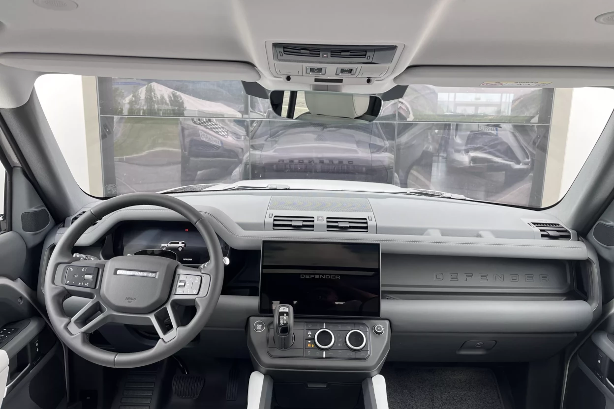 Defender 110 X-Dynamic SE D250 MHEV AWD obrázok č. 9