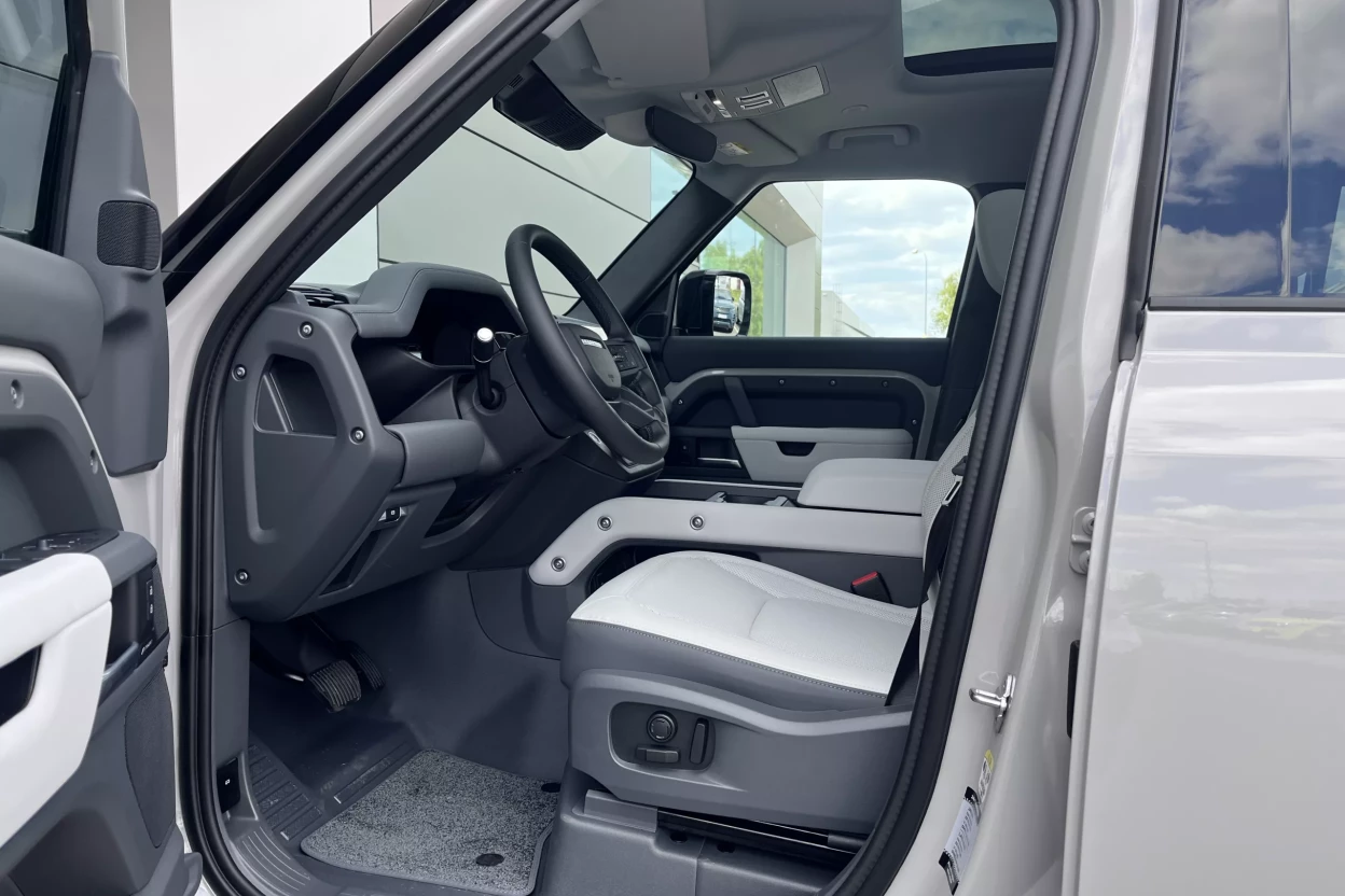 Defender 110 X-Dynamic SE D250 MHEV AWD obrázok č. 8