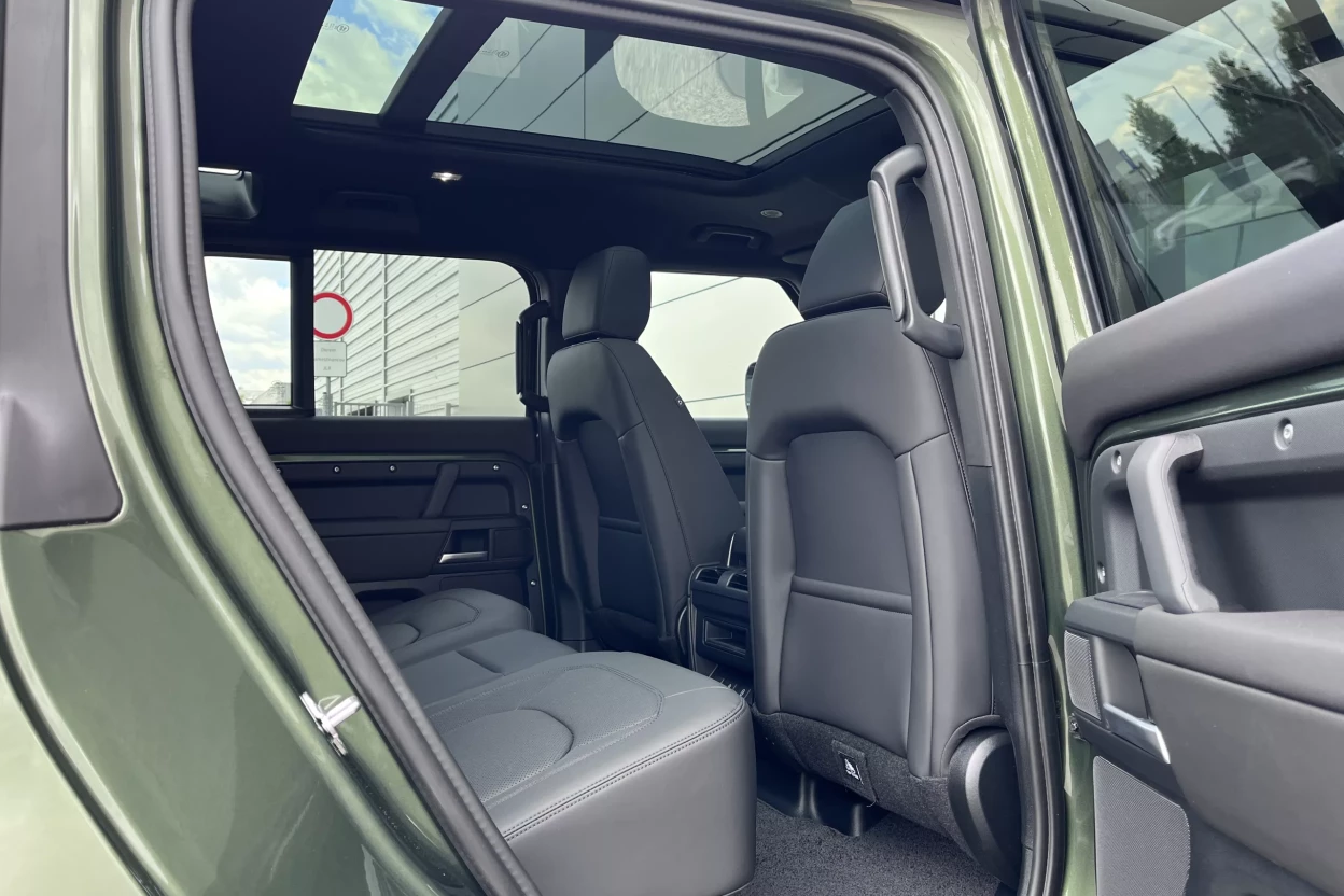 Defender 110 X-Dynamic SE D250 MHEV AWD obrázok č. 10