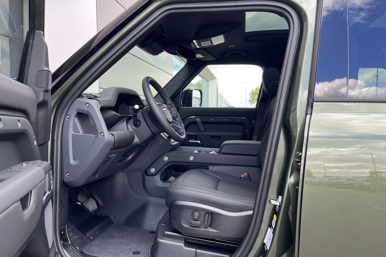 Defender 110 X-Dynamic SE D250 MHEV AWD obrázok č. 8