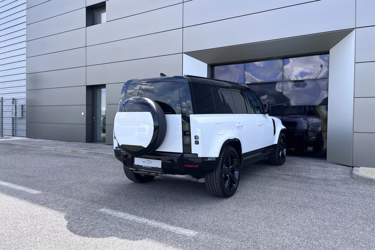 Defender 110 X-Dynamic SE D250 MHEV AWD MY26 obrázok č. 3