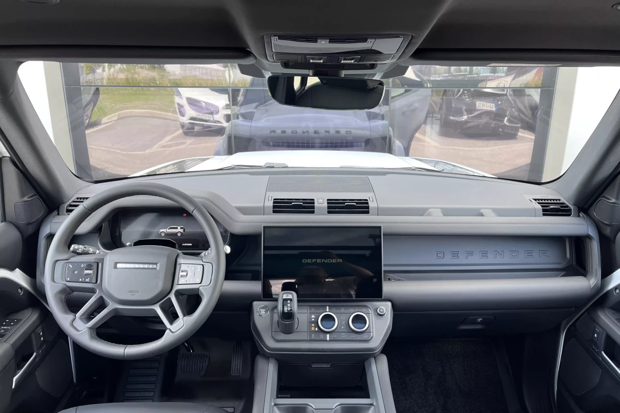 Defender 110 X-Dynamic SE D250 MHEV AWD MY26 obrázok č. 9