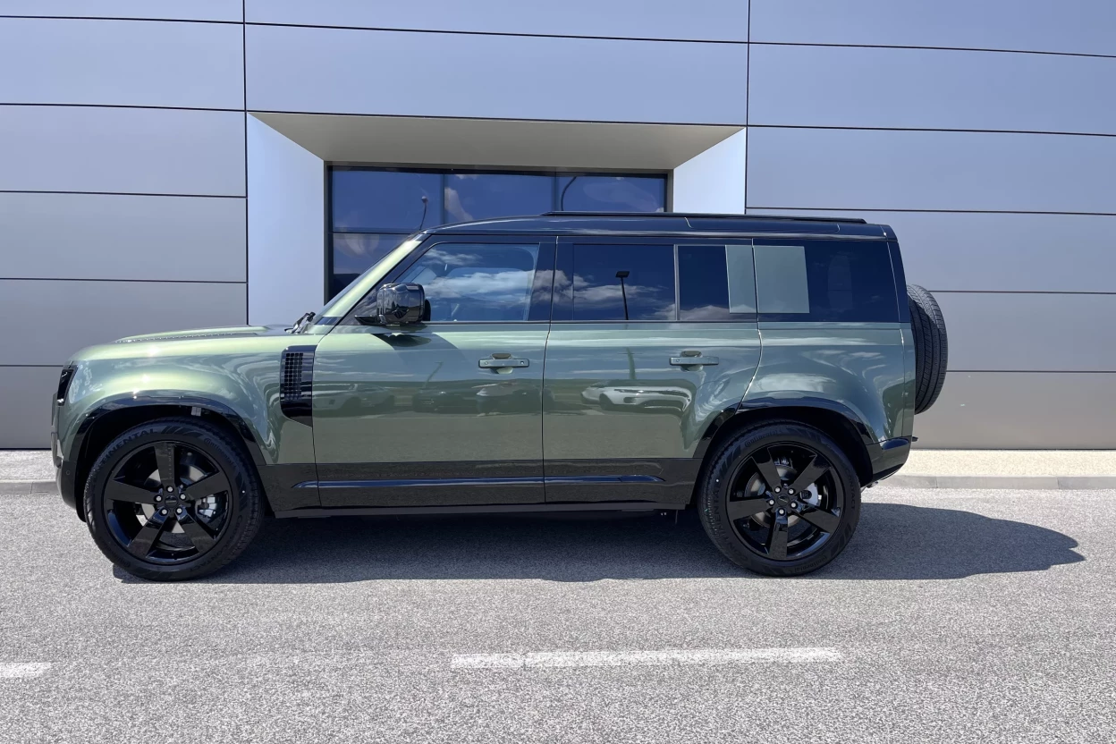 Defender 110 X-Dynamic SE D250 MHEV AWD MY26 obrázok č. 6