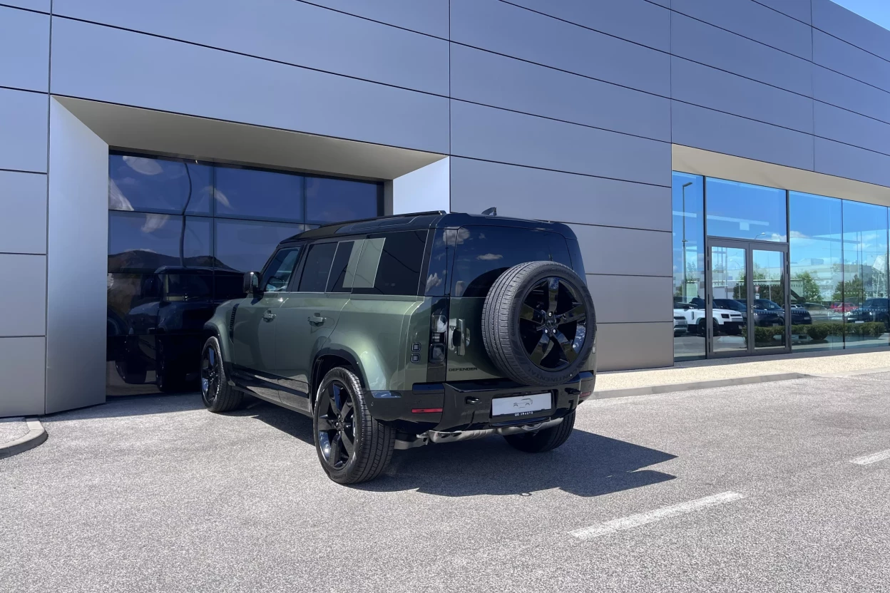 Defender 110 X-Dynamic SE D250 MHEV AWD MY26 obrázok č. 3