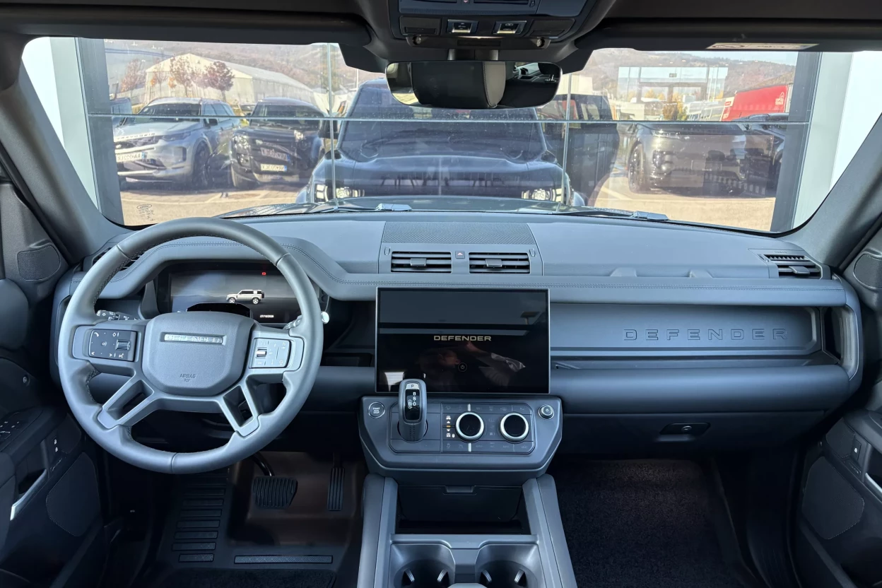 Defender 110 X-Dynamic SE D250 MHEV AWD MY27 obrázok č. 9