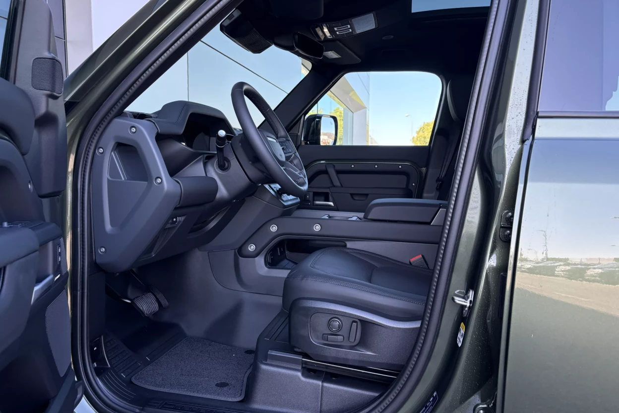 Defender 110 X-Dynamic SE D250 MHEV AWD MY27 obrázok č. 8