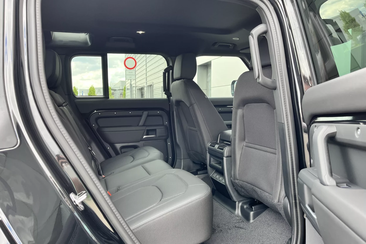 Defender 110 S D250 MHEV AWD obrázok č. 10