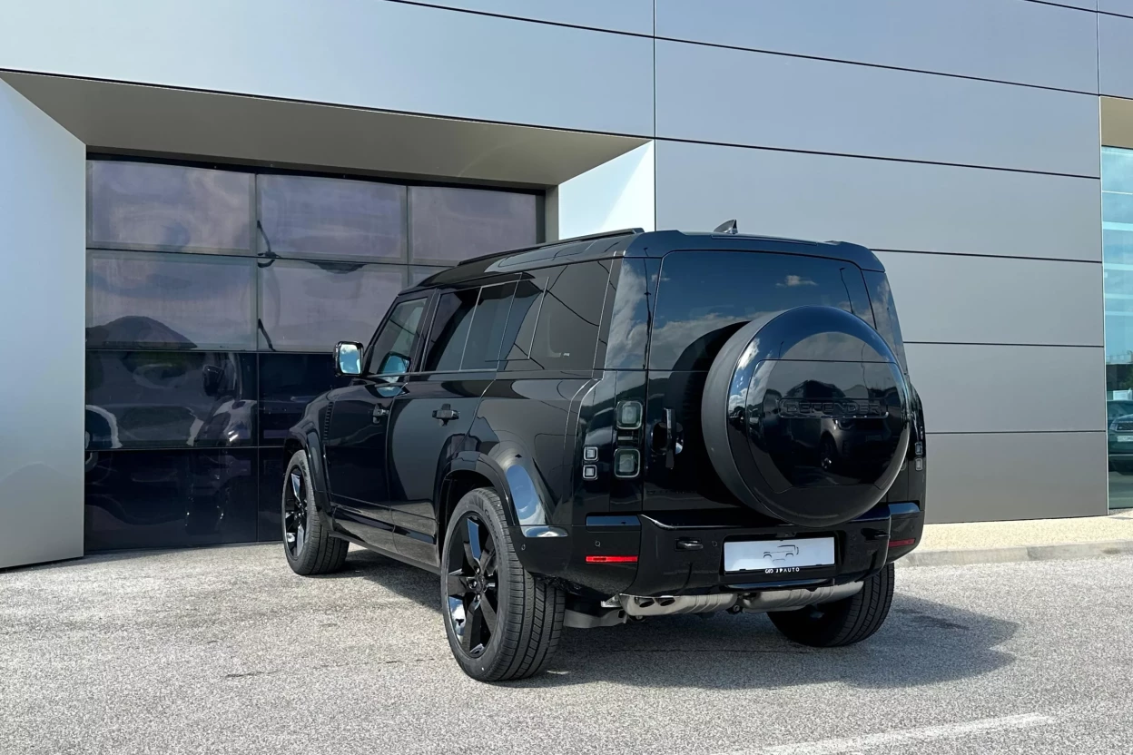 Defender 110 X-Dynamic SE D250 MHEV AWD obrázok č. 2