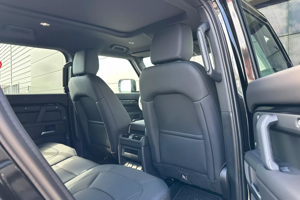Defender 110 X-Dynamic SE D250 MHEV AWD obrázok č. 9